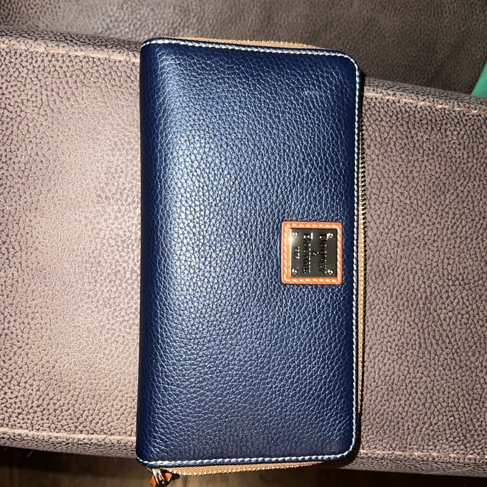 #DOONEY & BOURKE Pebble Grain Large Zip Around Wallet Navy Blue